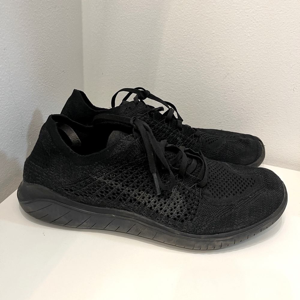 As is - Nike Black fly Knit runners